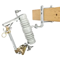 SECCIONADOR CUT OUT STD DE PORCELANA TIPO C, 200A, 27kV MAX 170kVBIL, 720mm